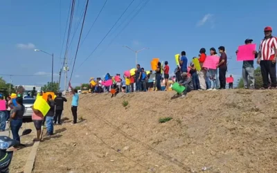 Rosarenses se manifiestan frente a la base militar y exigen seguridad en la sierra de Rosario.