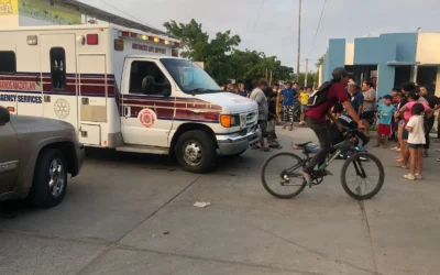 Con fractura en la pierna resulta un motociclista al ser embestido en Mazatlán.