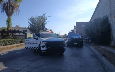 Atacan a policía estatal con armas de fuego queda herido .