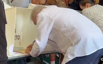 Participa el ex presidente Andrés Manuel López Obrador en votación del proceso del poder judicial .