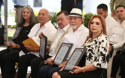 Reconocen a maestros y maestras por su entrega en la educación en Mazatlán