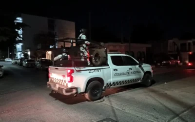 Con impactos de bala en la cabeza, hallan asesinado a uno en un semáforo de La Lima, en Culiacán.
