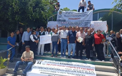 Se manifiestan trabajadores de salud por el respeto de sus derechos laborales